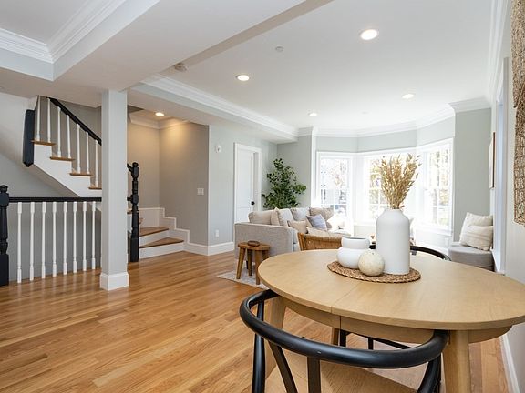 5th image of 3307 Washington St #202