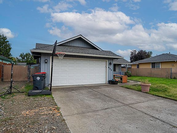 5th image of 922 Hopkins Rd