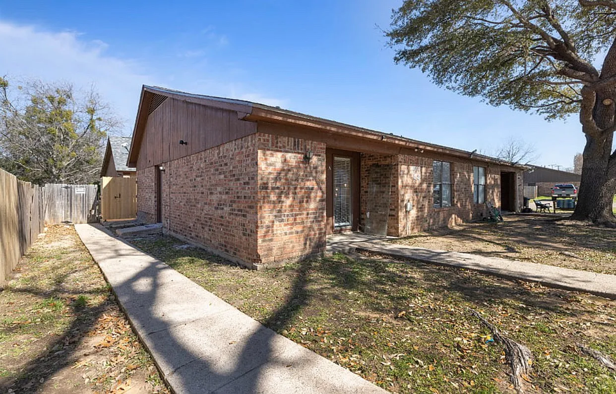 2 bed, 1041 sqft, $3,750 — Photo 3