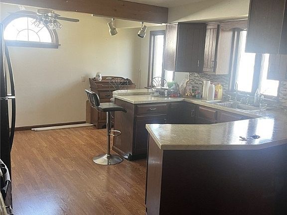 2nd image of 565 E 46th St