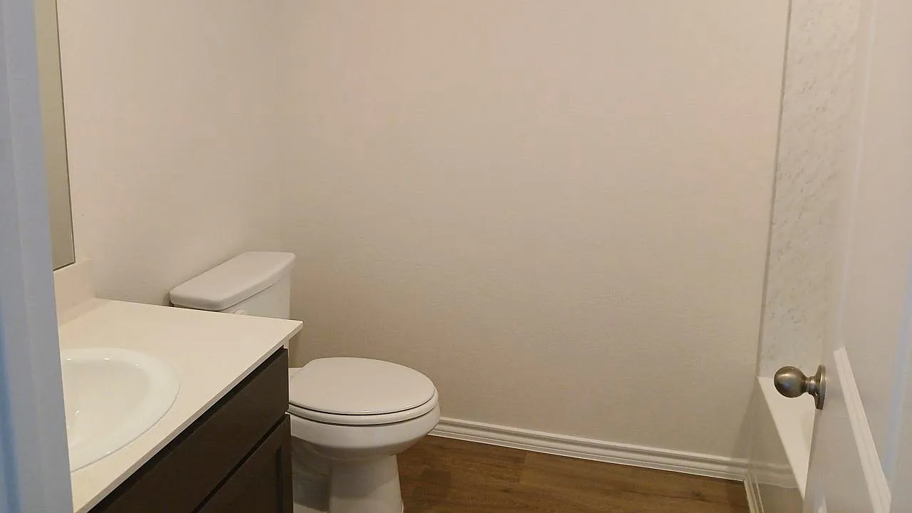 4 bed, 2208 sqft, $2,150 — Photo 3