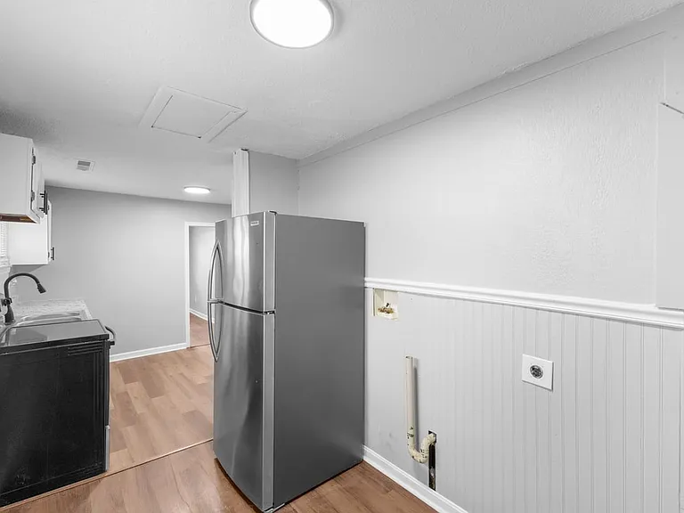 2707 Woodland Ave — Photo 7