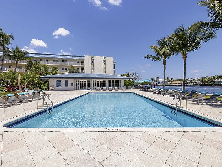 Bermuda Cay — Photo 18