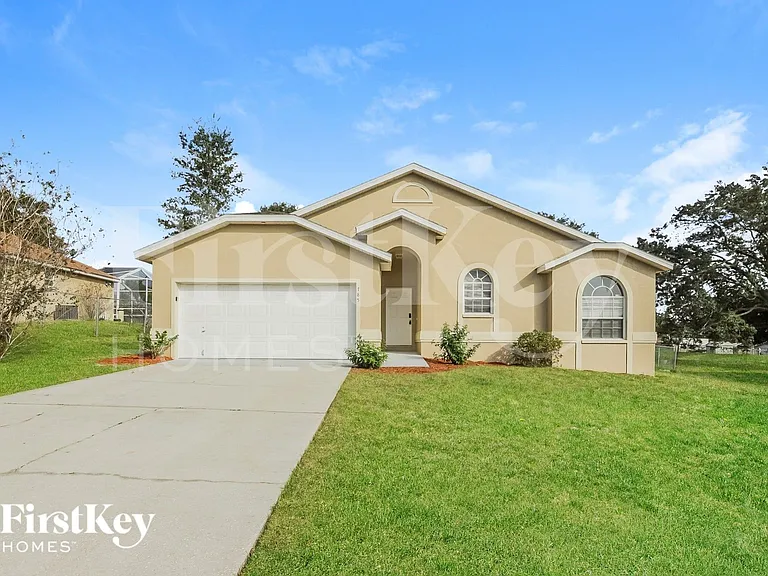 785 Hunt Dr — Photo 1