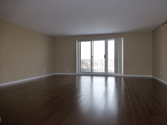 3rd image of 1747 W Crystal Ln Unit 606