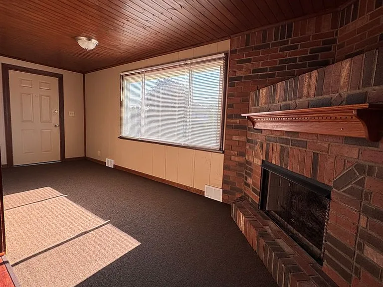 833 Lawrence Ave — Photo 5