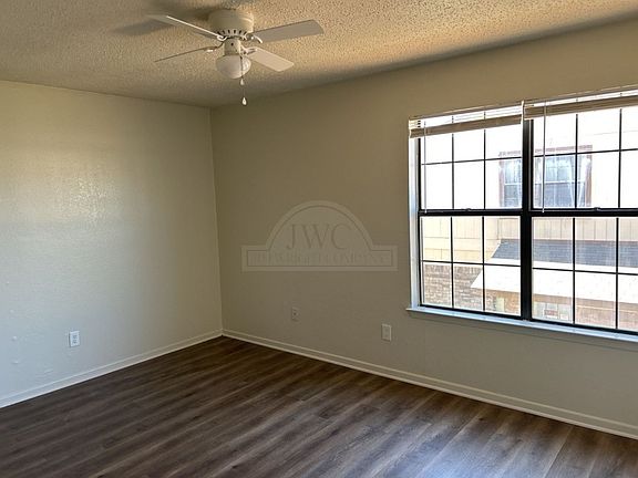5th image of 3707 Hereford Ln #B