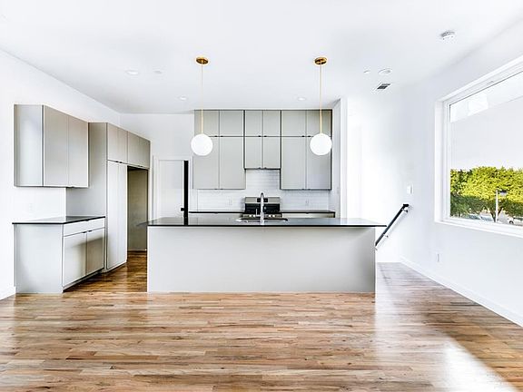 3rd image of 1715 Bennett Ave #103