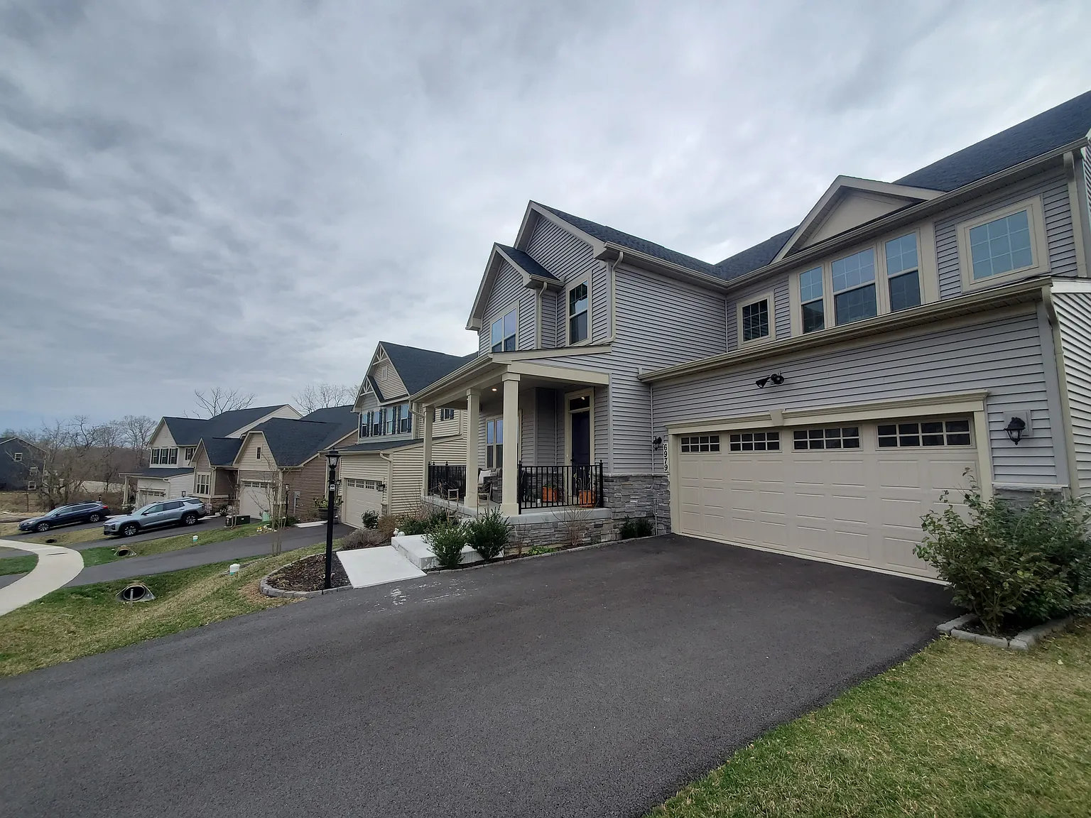 5 bed, 3372 sqft, $4,200 — Photo 3