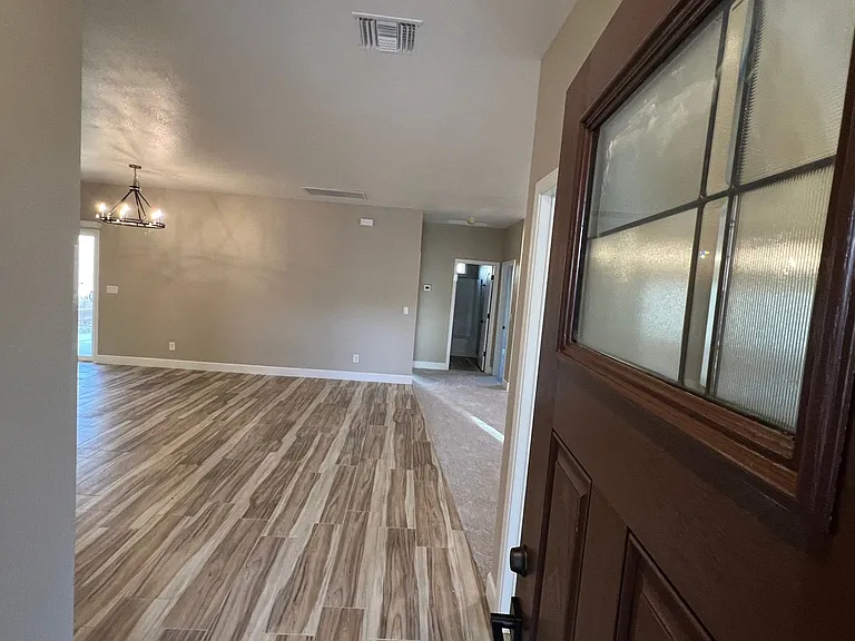 2241 Diamond Creek Rd — Photo 2