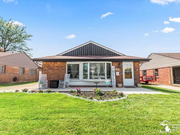18570 Matthews St, Riverview, MI 48193