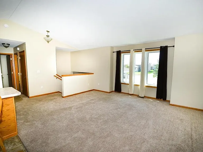 4740 Pines Cir — Photo 6