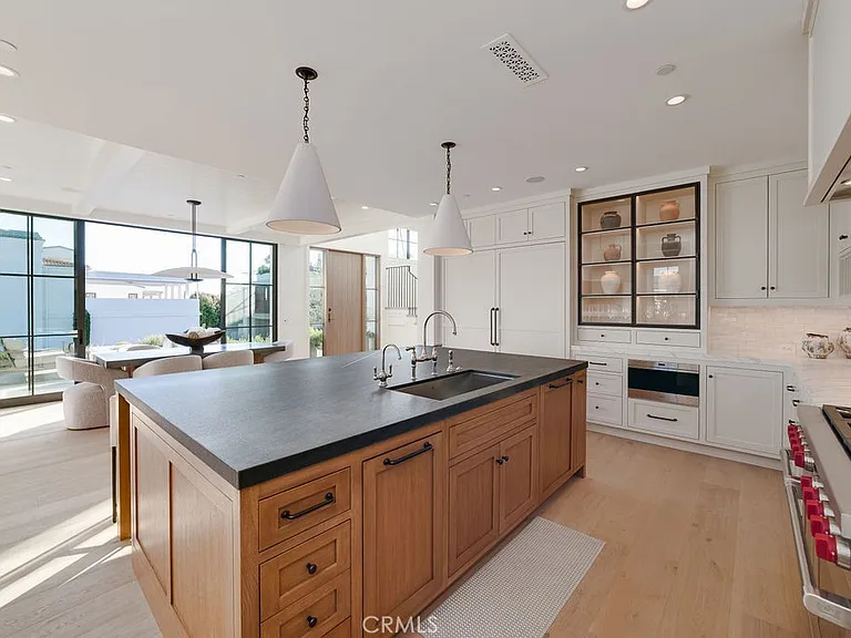 2820 Bayview — Photo 9