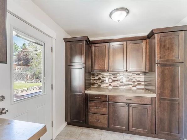 1605 N Astor Ct