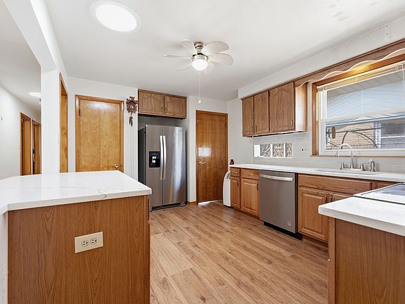 4th image of 545 S 6th Ave
