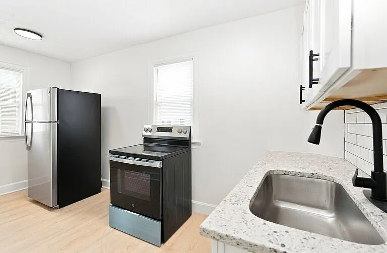397 Catherine St #2 — Photo 6