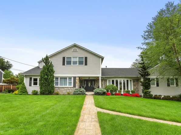 35 Rockwood Place, New Rochelle, NY 10804