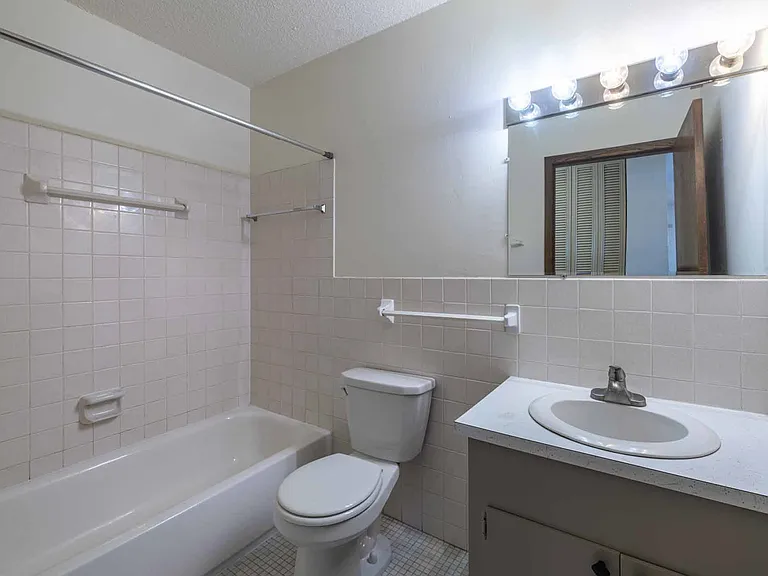 Alpine Apartments — Photo 6