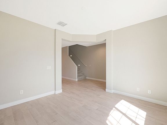 4th image of 952 N 110th Ave