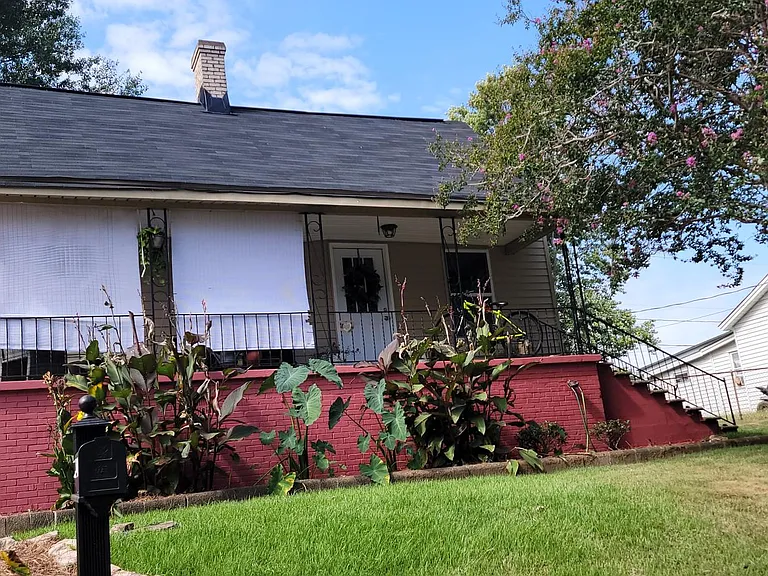 1124 Bennett St — Photo 1