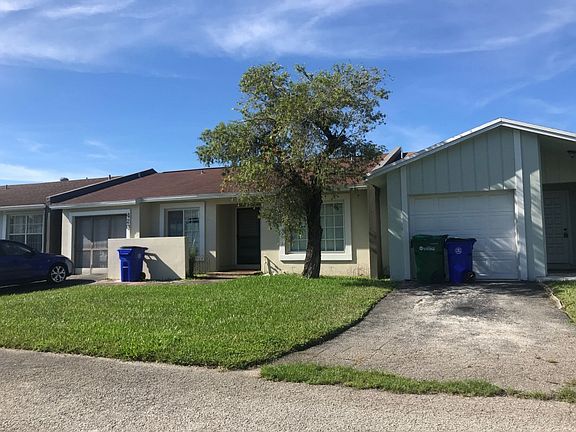 3rd image of 420 Lakewood Cir E