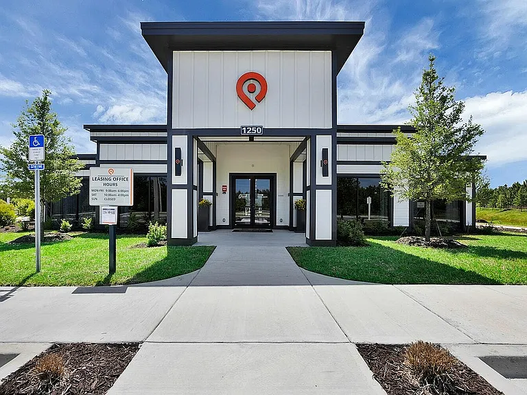 Pointe Grand Outdoor clubhouse