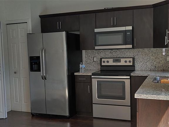 3rd image of 3055 SE 15th Ave #3055