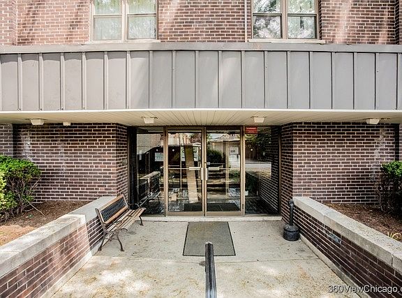 2nd image of 4600 N Cumberland Ave Unit 501