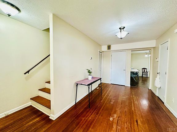 3rd image of 2111 Grace St