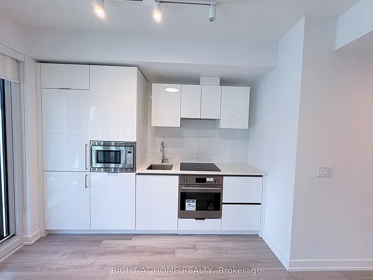 230 Simcoe St #1436 — Photo 15