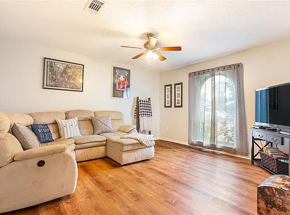 2nd image of 1525 Wildwood Ln