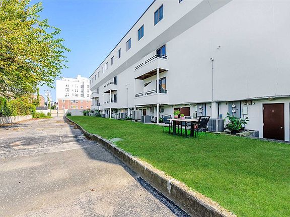 5th image of 165 E Broadway Unit 3B