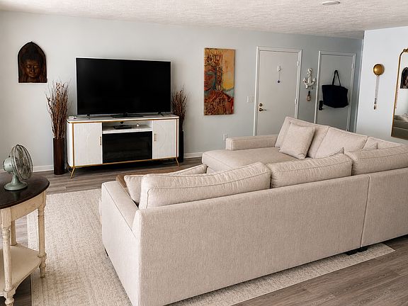 3rd image of 19 Eaglehead Ter APT 4