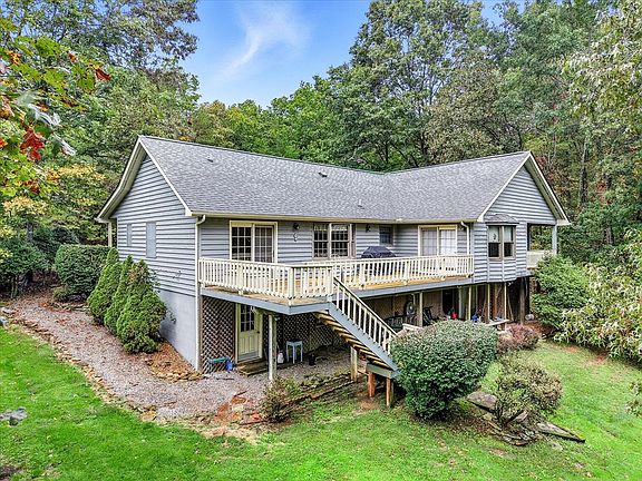 2nd image of 34 Beachwood Ln