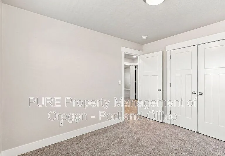 582 NE Alderwood Dr — Photo 28