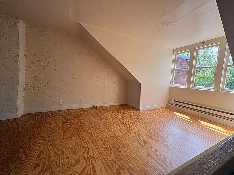 144 E Maple St — Photo 18