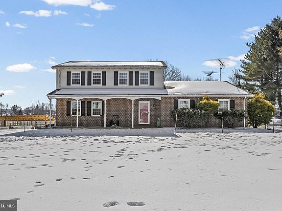 3rd image of 415 Saint Marys Rd