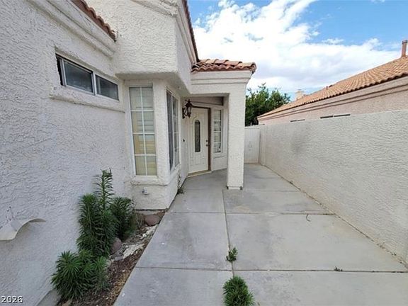 3rd image of 9820 Cross Creek Way