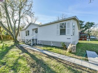 3222 Walsh St, Bacliff, TX 77518