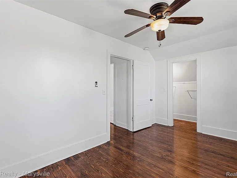 504 Clinton Ave — Photo 22