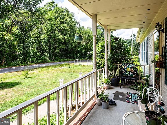 5th image of 1607 Clover Dr