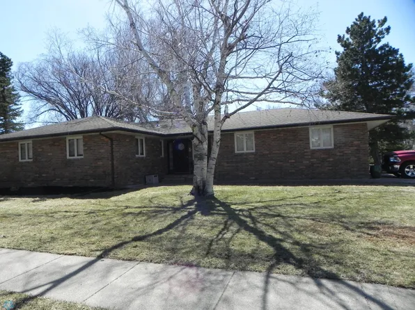 1 35th Ave NE, Fargo, ND 58102