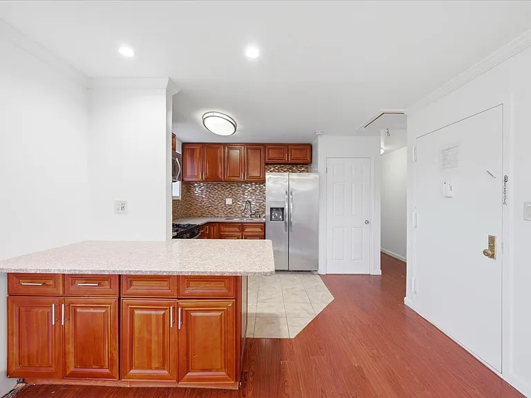 1114 E 211th St #2 — Photo 12