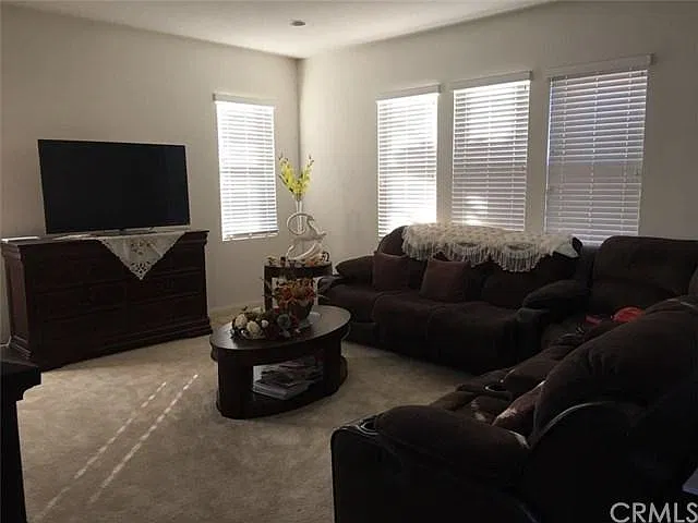 656 W Huntington Dr — Photo 2