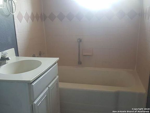 5th image of 302 Sterling St