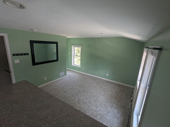 3rd image of 525 Parkdale Ave