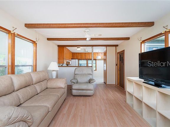 5th image of 28 Emerald St
