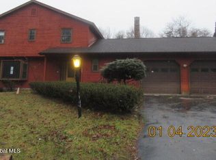 133 Daniels Rd, Saratoga Springs, NY 12866