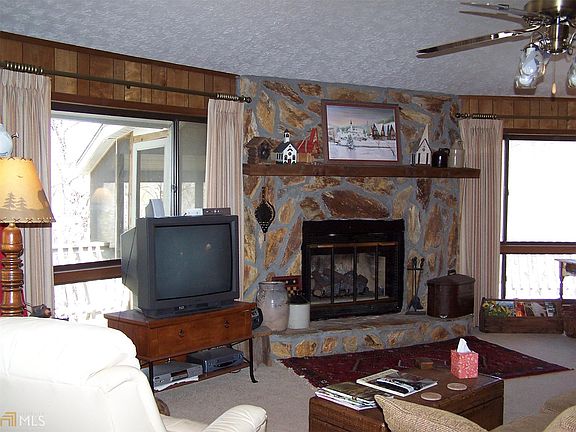 5th image of 228 Cedar Ln