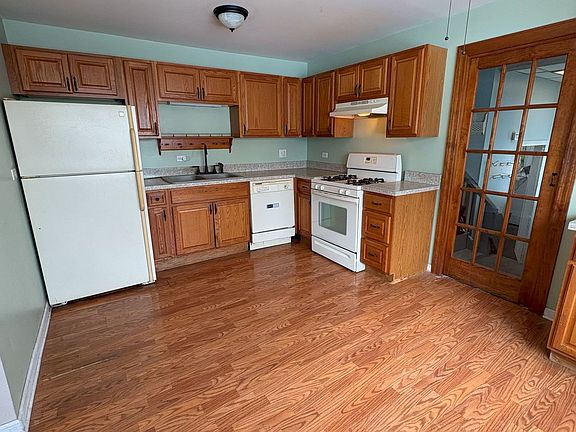 3rd image of 2225 Atlantic Ave